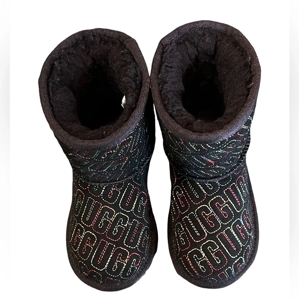 UGG Kids' Classic II Graphic Stitch suede boot in black Size 9 toddler new